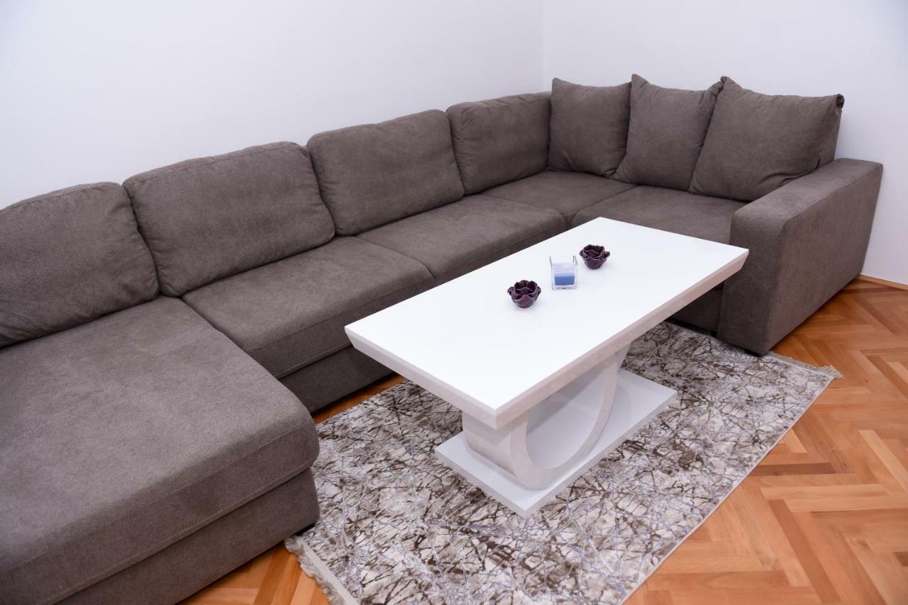 Lux Apartman Casablanca ปลูชิเน ภายนอก รูปภาพ